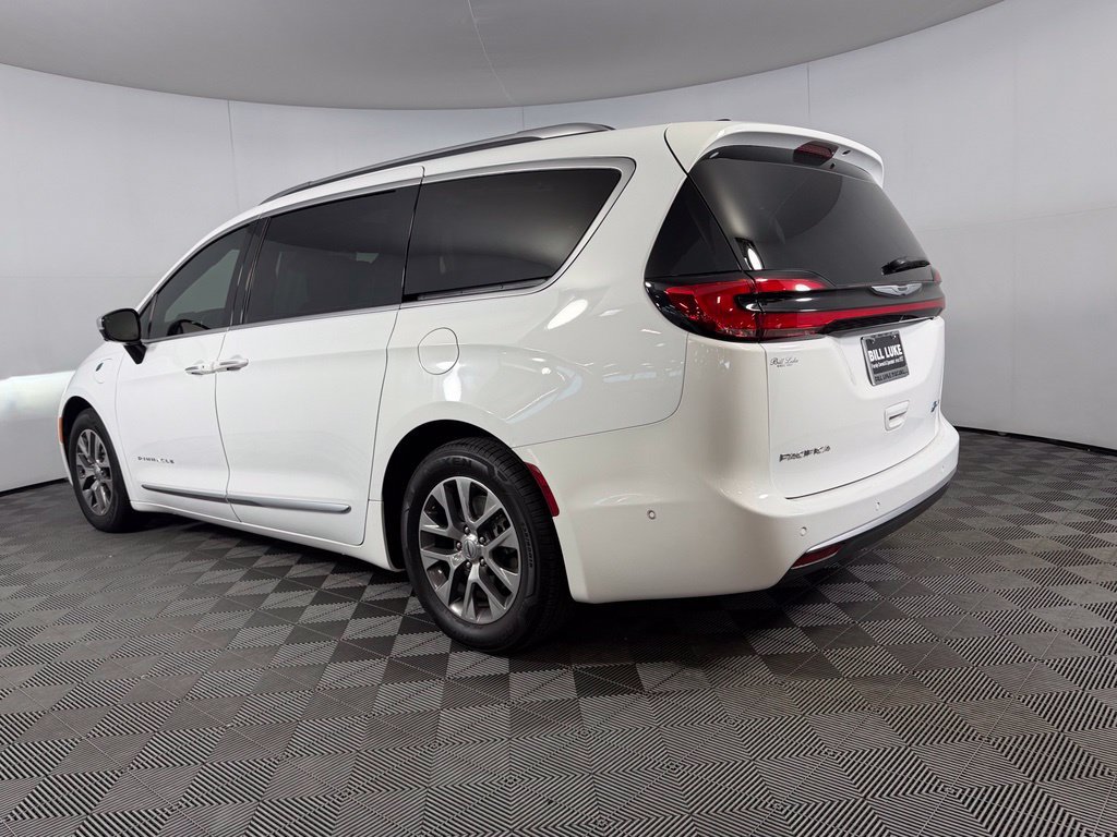 Used 2023 Chrysler Pacifica Pinnacle FWD image 10