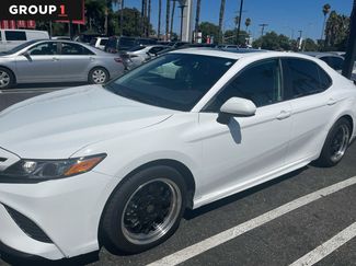 Used 2020 Toyota Camry SE image 1