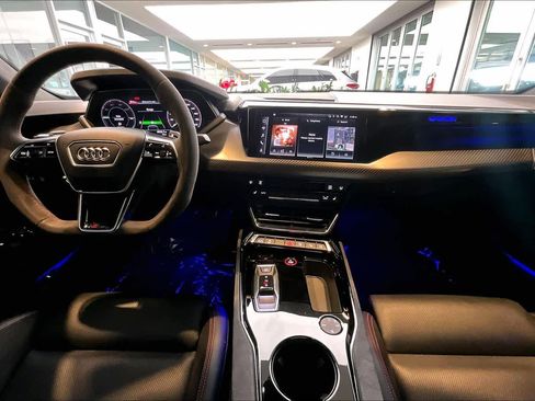 Used 2022 Audi RS e-tron GT image 15