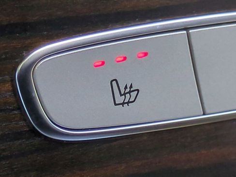 Used 2020 Mercedes-Benz C 300 Sedan image 23