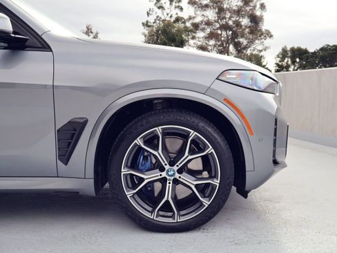 Used 2025 BMW X5 xDrive50e w/ Executive Package image 11