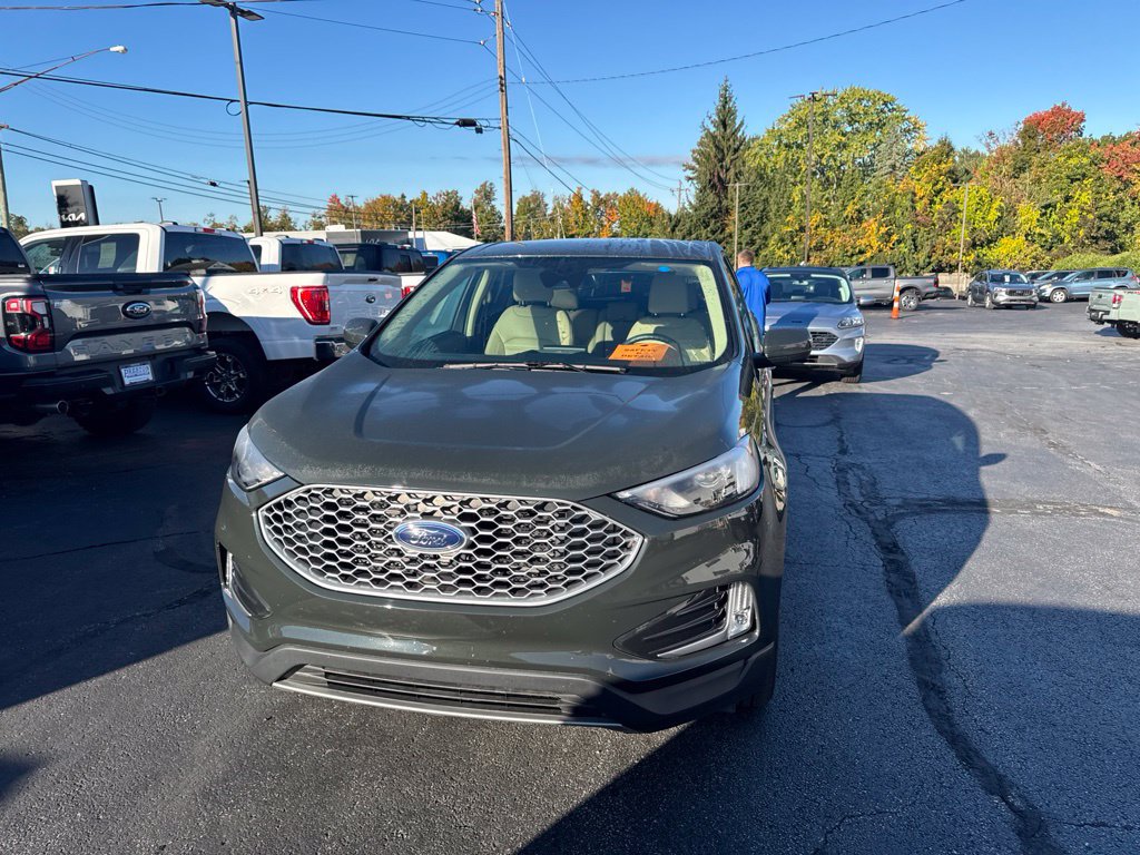 Used 2024 Ford Edge SEL w/ Convenience Package AWD/4WD image 2