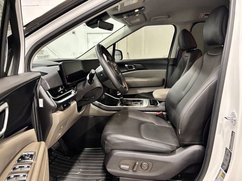 Used 2026 Kia Carnival FWD image 17