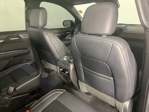 Used 2024 GMC Acadia Denali w/ Super Cruise Package AWD/4WD image 17