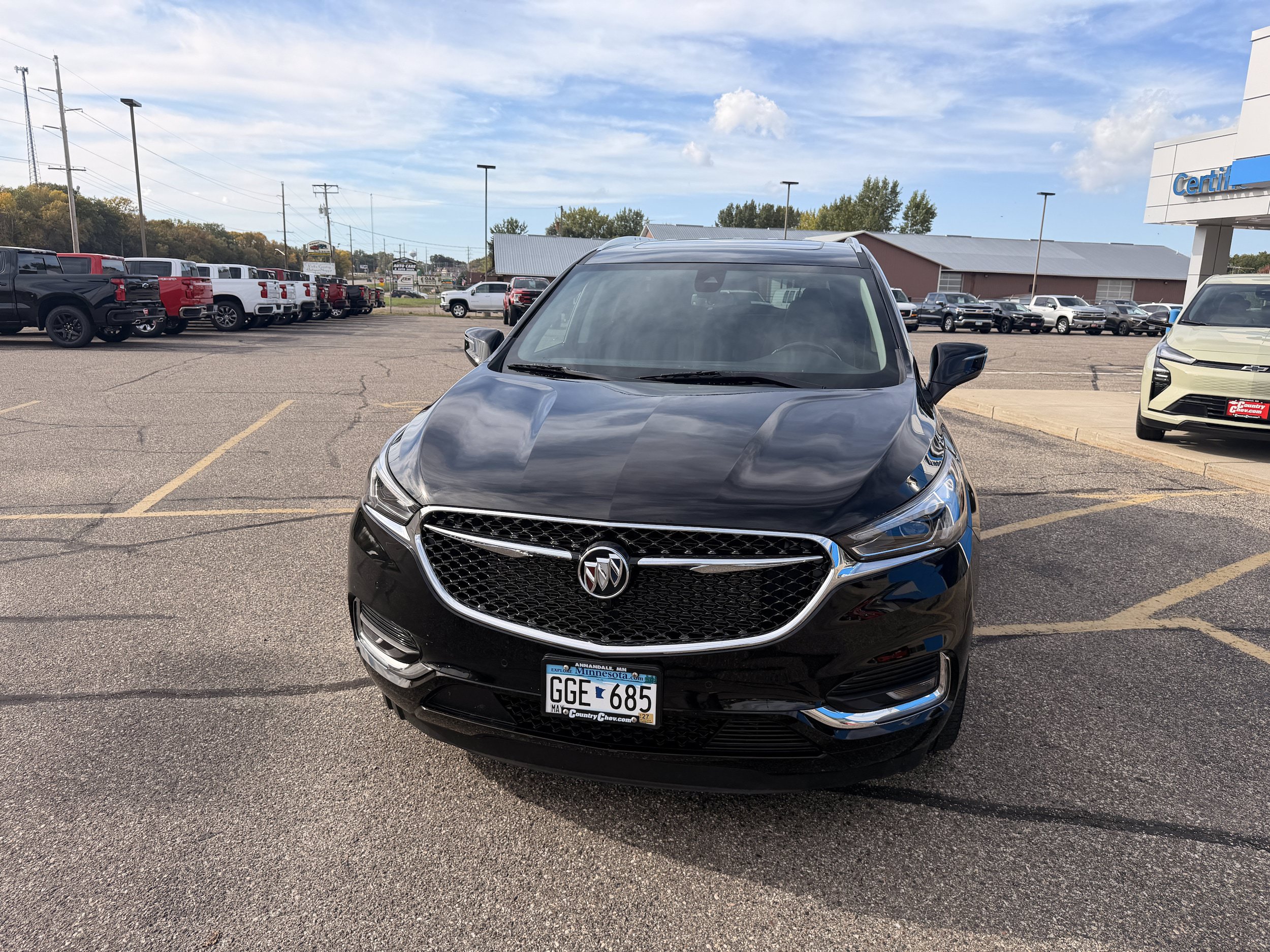 Used 2021 Buick Enclave Avenir w/ Avenir Technology Package AWD/4WD image 2