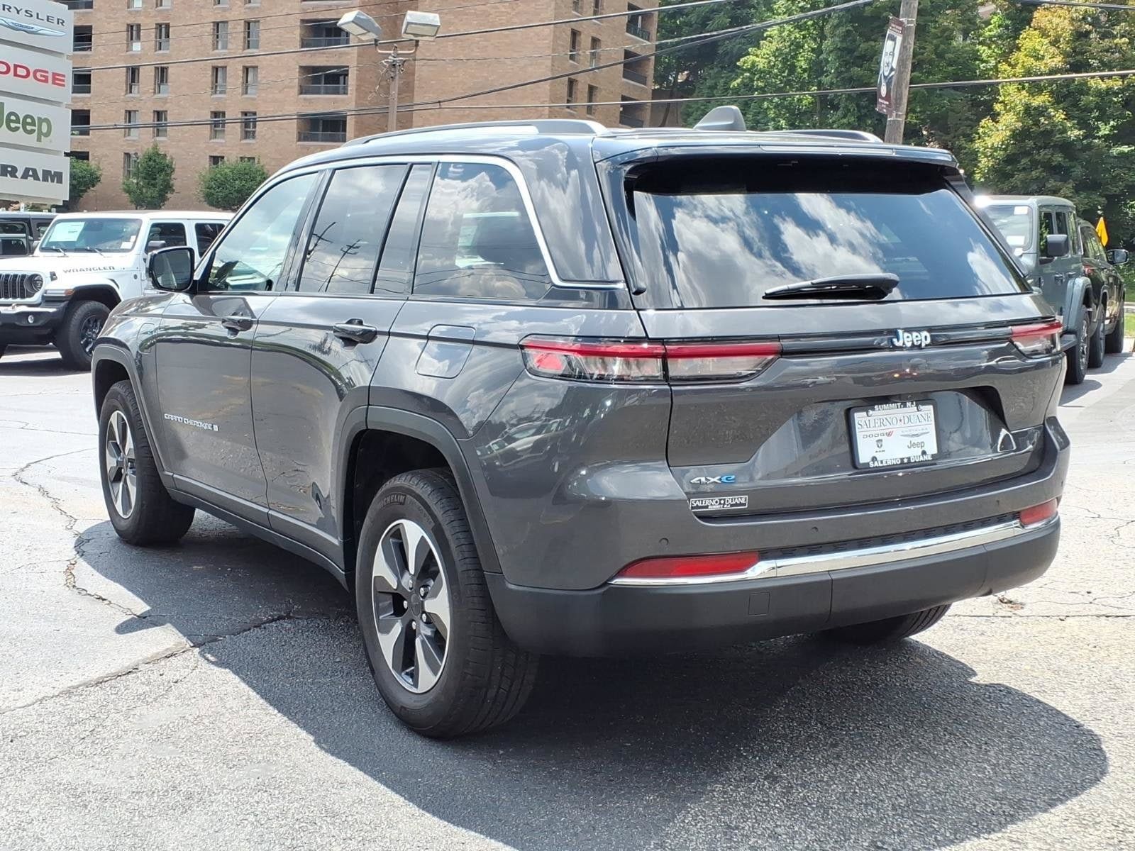 Used 2023 Jeep Grand Cherokee 4WD 4xe image 7