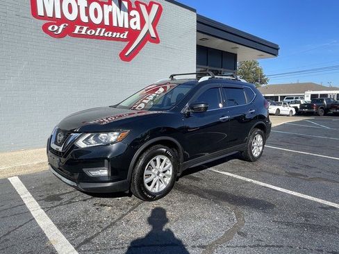 Used 2019 Nissan Rogue SV image 2