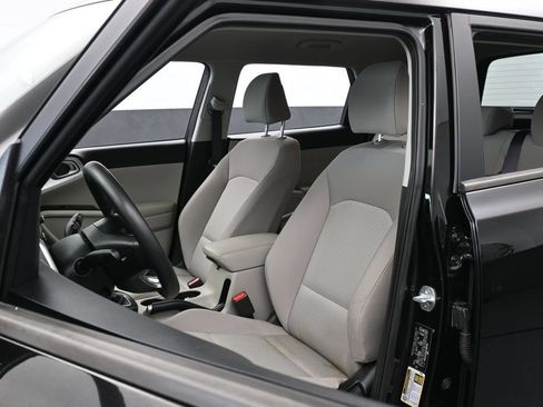 Used 2023 Kia Soul LX FWD image 10