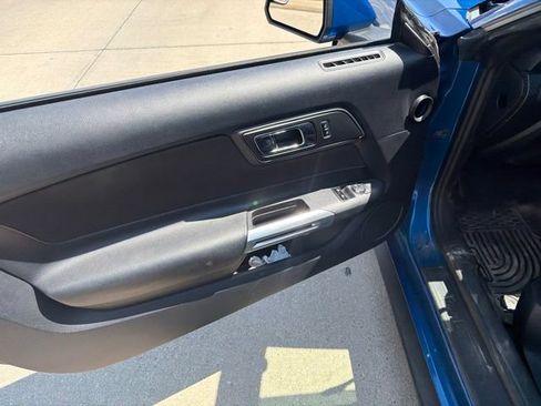 Used 2017 Ford Mustang Coupe RWD image 14