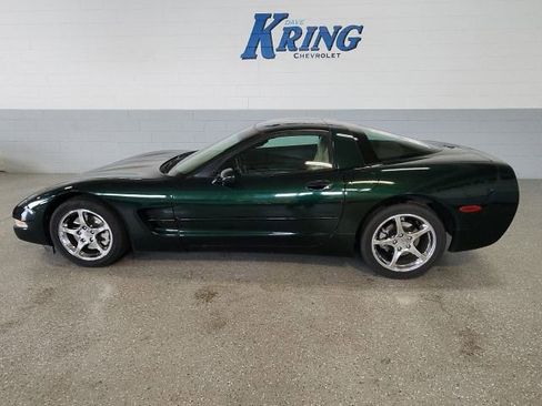 Used 2001 Chevrolet Corvette Coupe w/ Preferred Equipment Group1 RWD image 2