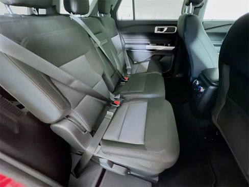 Used 2022 Ford Explorer XLT image 26
