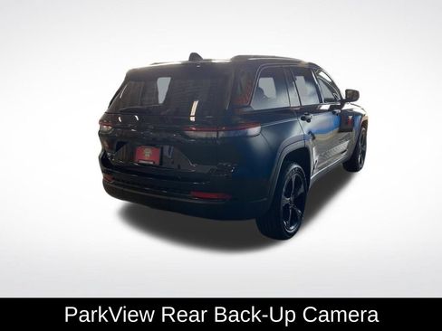 Used 2023 Jeep Grand Cherokee Altitude AWD/4WD image 16