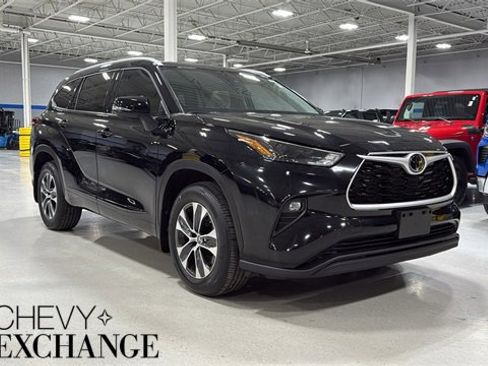 Used 2022 Toyota Highlander XLE image 1
