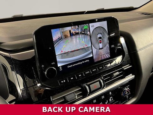 Used 2025 Nissan Pathfinder SL AWD/4WD image 14