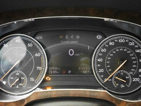 Used 2018 Bentley Bentayga Activity AWD/4WD image 22