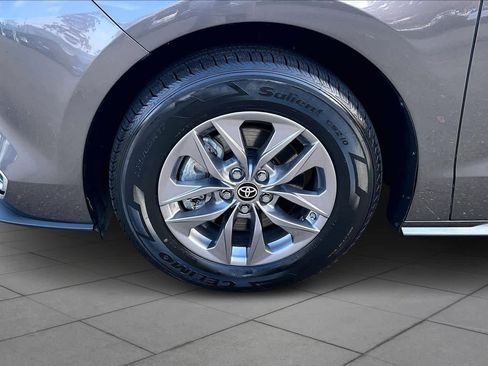 Certified 2023 Toyota Sienna XLE image 10