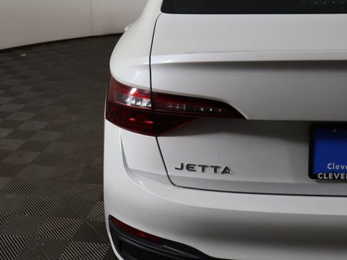 Used 2024 Volkswagen Jetta SE image 14