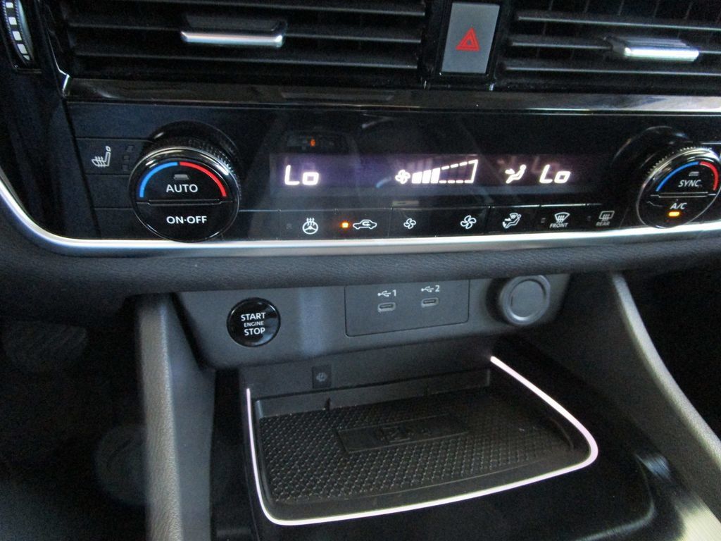 Used 2024 Nissan Rogue SL FWD image 38