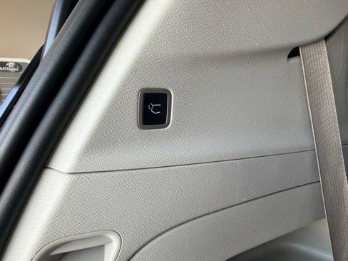 Used 2023 Chrysler Pacifica Touring-L FWD image 24