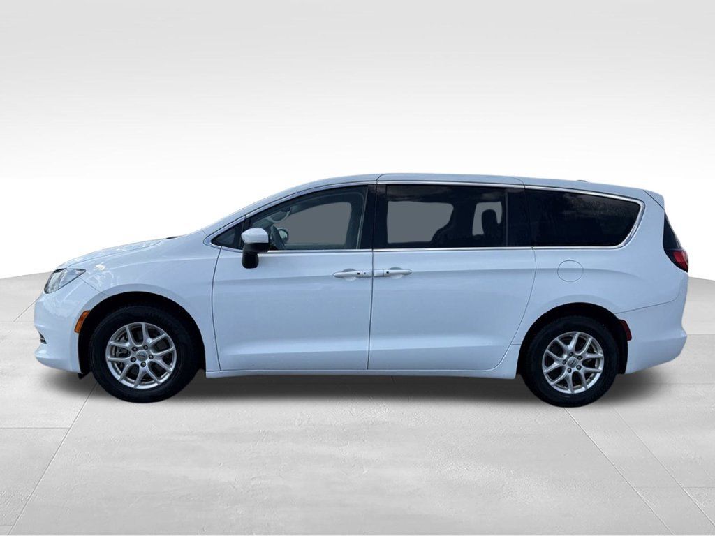 Used 2023 Chrysler Voyager LX FWD image 2