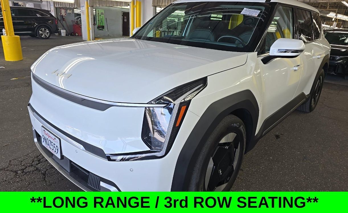Certified 2024 Kia EV9 Light Long Range RWD image 1