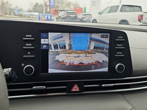 Used 2024 Hyundai Elantra SE image 18