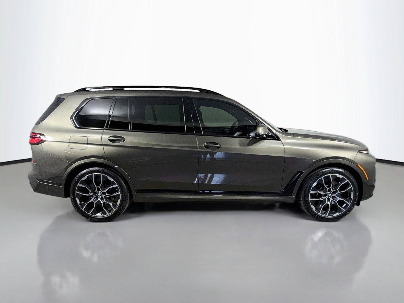 New 2027 BMW X7 xDrive40i w/ M Sport Package AWD/4WD image 4