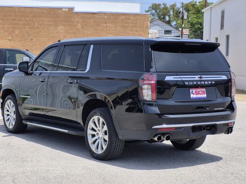 Used 2022 Chevrolet Suburban Premier w/ Max Trailering Package AWD/4WD image 4