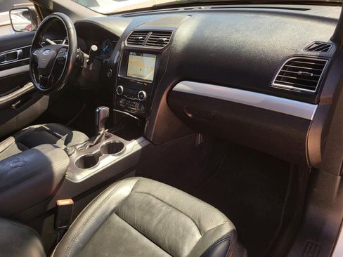 Used 2017 Ford Explorer XLT w/ Equipment Group 202A image 8