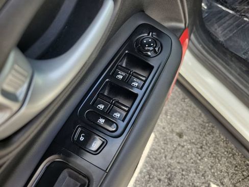 Used 2023 Jeep Renegade Trailhawk AWD/4WD image 25
