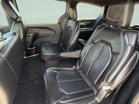 Used 2026 Chrysler Pacifica Select FWD image 15