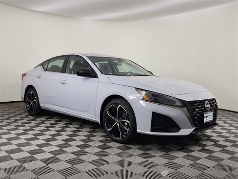 New 2025 Nissan Altima 2.5 SR w/ SR Premium Package image 5