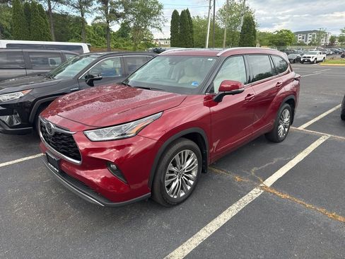 Used 2024 Toyota Highlander Platinum AWD/4WD image 8