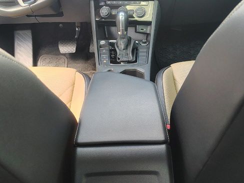 Used 2019 Volkswagen Jetta SEL Premium FWD image 18