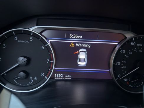 Used 2024 Nissan Altima 2.5 SR w/ SR Premium Package image 12