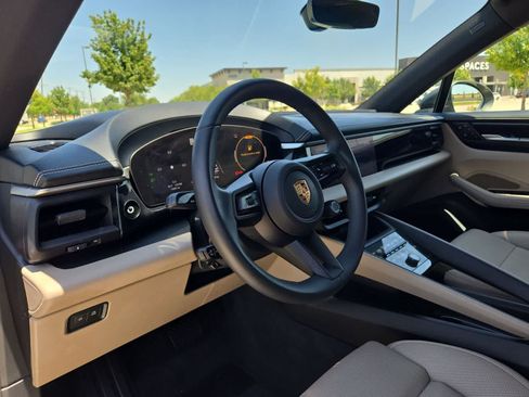 Used 2025 Porsche Macan 4 Electric AWD/4WD image 2