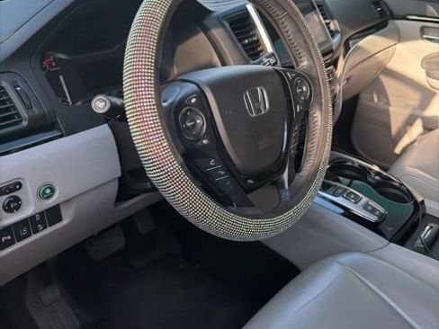 Used 2017 Honda Pilot Touring image 9