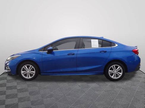 Used 2018 Chevrolet Cruze LT w/ Convenience Package FWD image 2