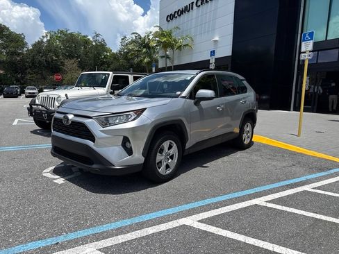 Used 2021 Toyota RAV4 XLE FWD image 12