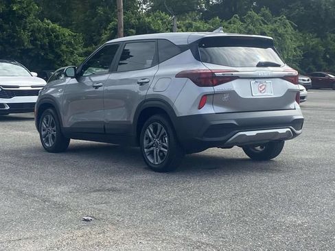 Used 2022 Kia Seltos LX AWD/4WD image 5