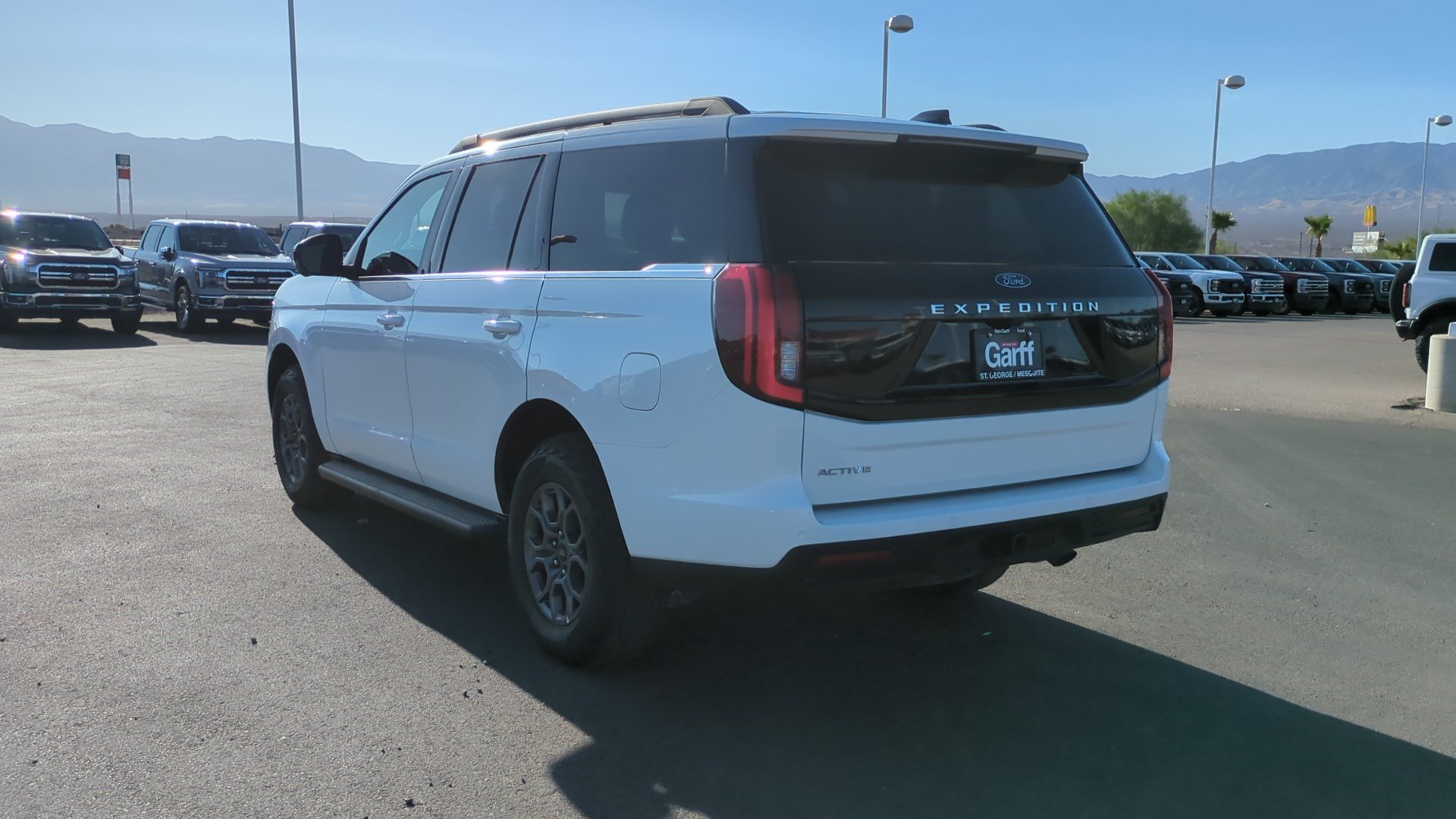 Used 2025 Ford Expedition Active AWD/4WD image 7