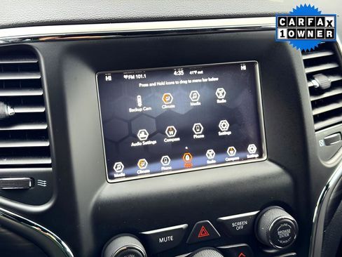 Used 2020 Jeep Grand Cherokee Laredo image 28