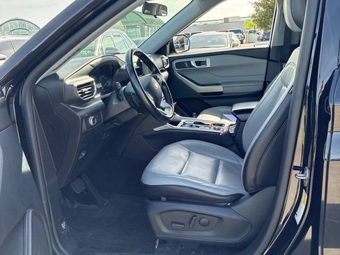 Used 2021 Ford Explorer XLT w/ Equipment Group 202A AWD/4WD image 5