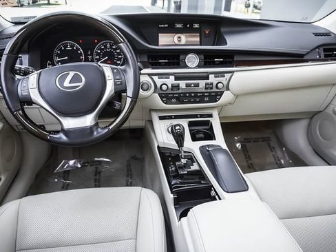 Used 2015 Lexus ES 350 w/ Premium Package FWD image 19