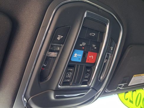 Used 2023 Jeep Grand Cherokee Laredo AWD/4WD image 28