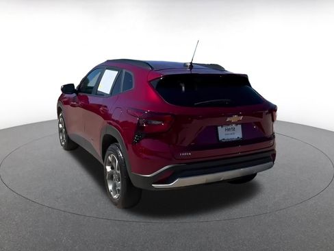 Used 2025 Chevrolet Trax LT image 9