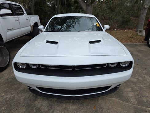 Used 2019 Dodge Challenger SXT image 7