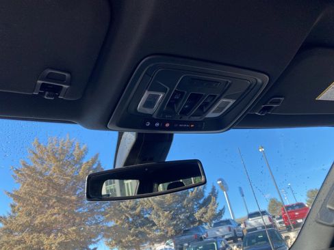 Used 2022 GMC Sierra 2500 AT4 w/ AT4 Preferred Package image 12