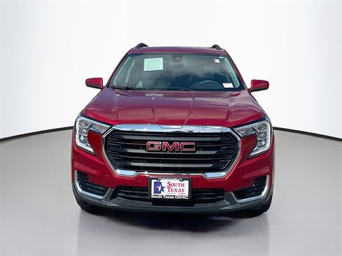 Used 2022 GMC Terrain SLE w/ Driver Convenience Package image 2
