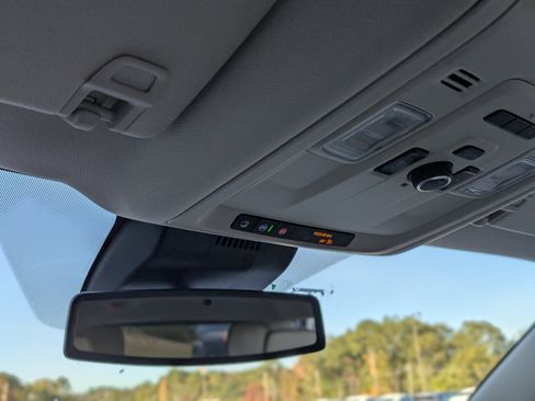 Used 2023 GMC Yukon XL Denali image 33